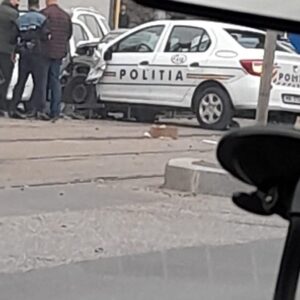Accident cu biciclist lovit de o masina de politie pe Calea Vacaresti