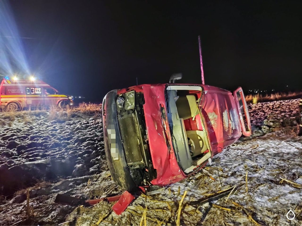 Auto răsturnat în zona localității Mălini