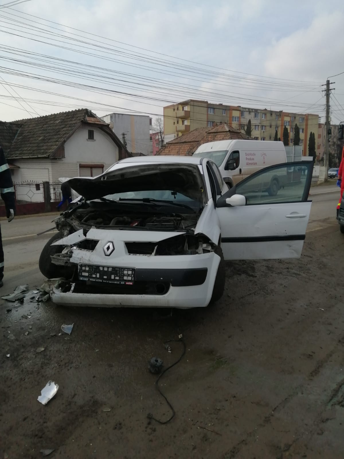 Accident între un microbuz și un autoturism pe DN15 în municipiul Turda