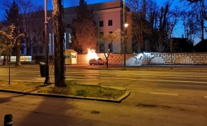 Un șofer a intrat cu mașina în gardul Ambasadei Ruse. Bărbatul a decedat!