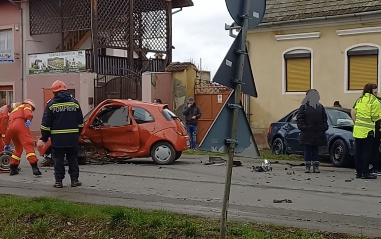Accident rutier pe strada Republicii din Sânpetru