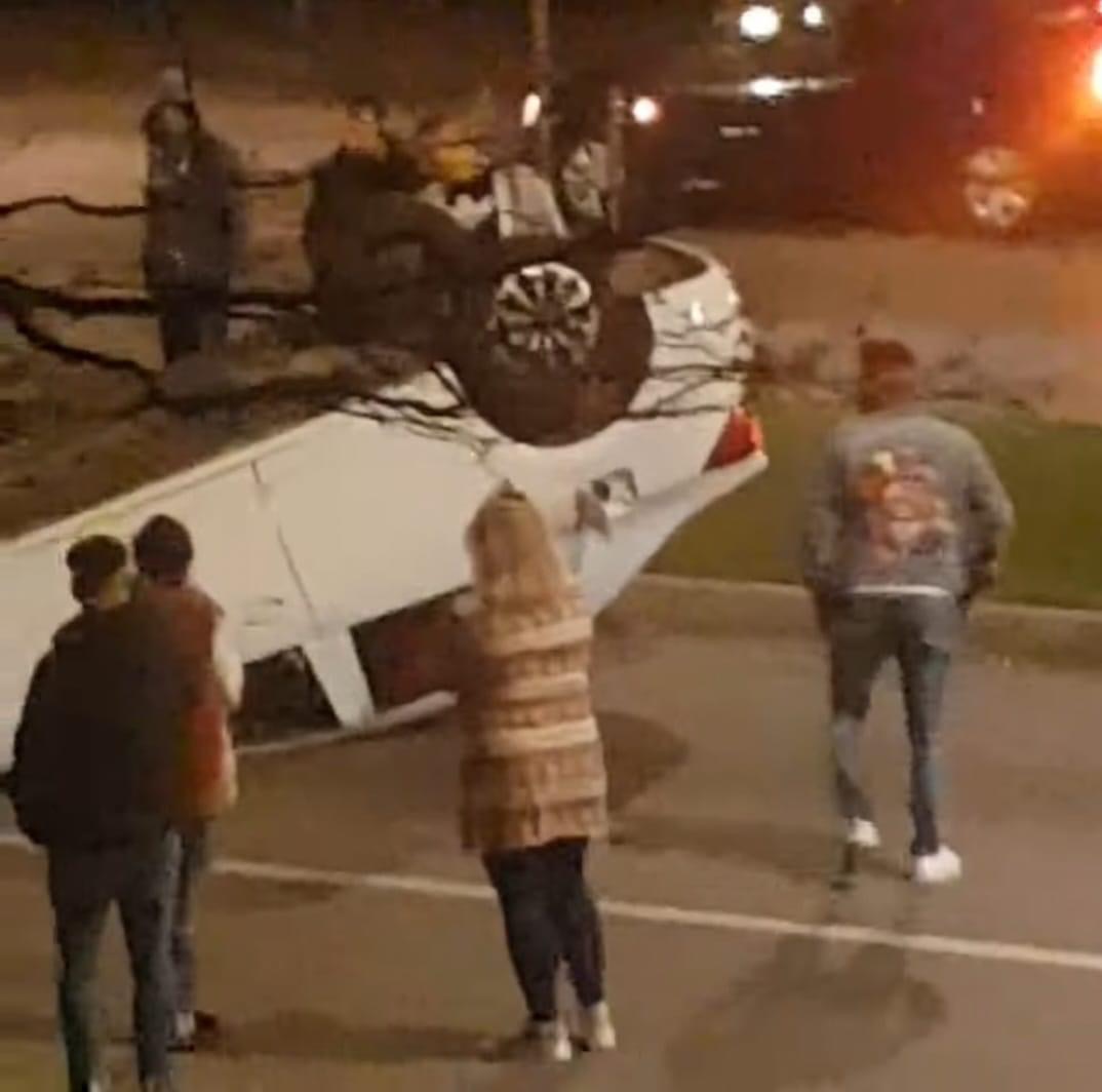 Autoturism răsturnat pe strada Craiovei din Pitești
