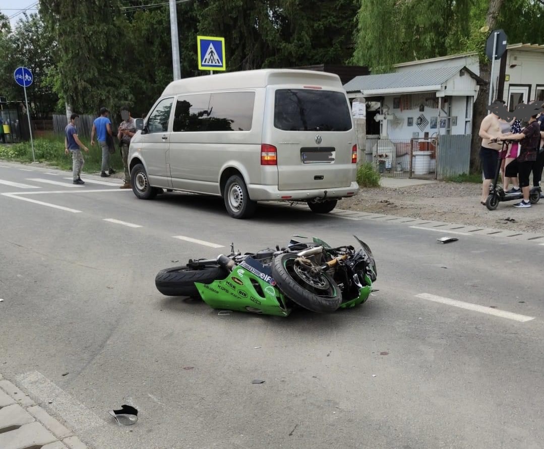 Accident moto pe raza localității Moara Vlasiei