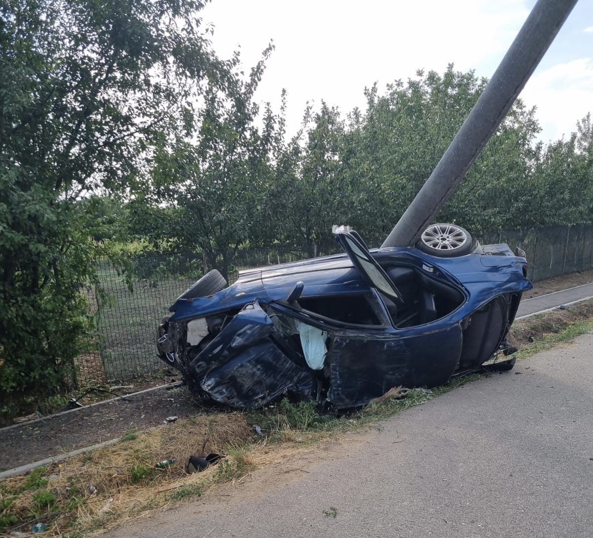 Autoturism răsturnat pe raza localității Plopșoru