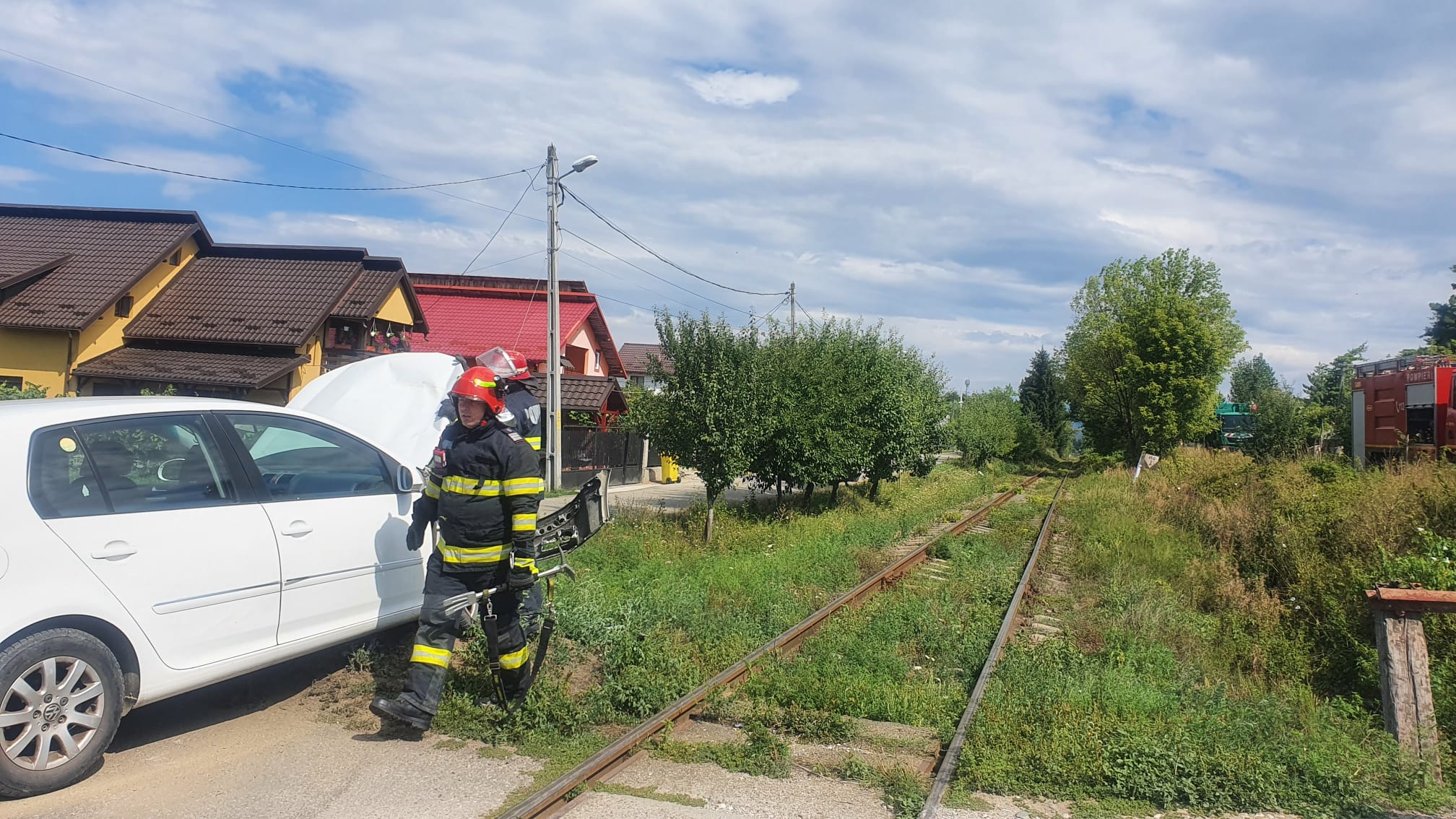 Autoturism lovit de tren pe raza municipiului Curtea de Argeș