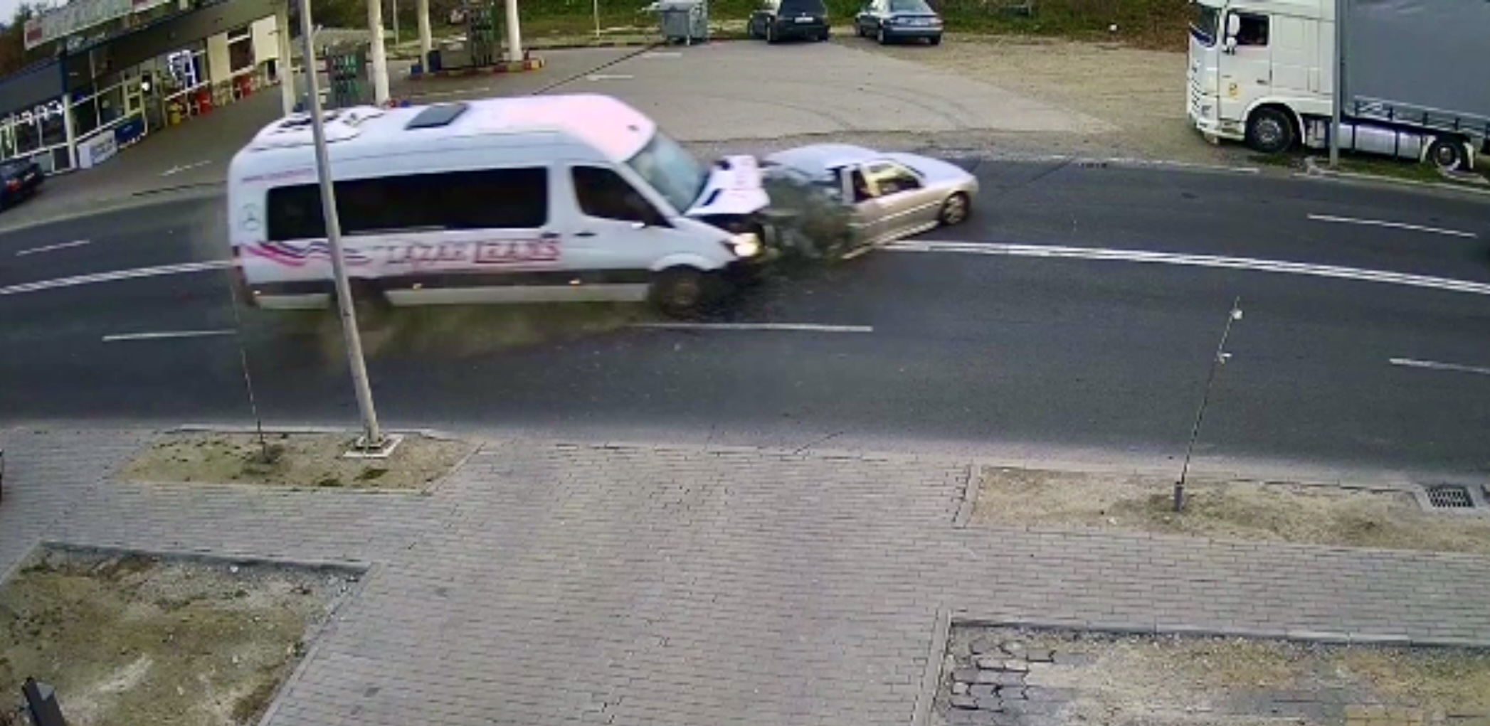 Video! Accident pe DN1 la intrare în Făgăraș