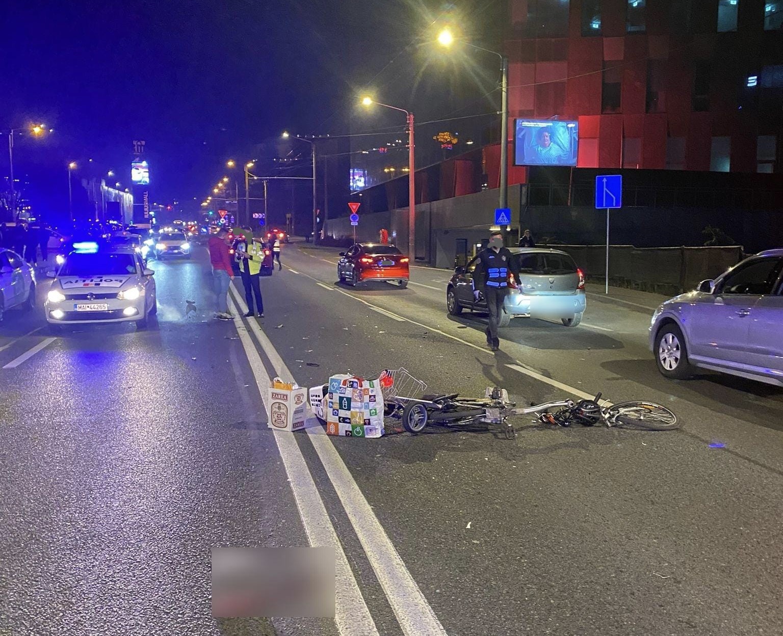Biciclist accidentat pe strada Teodor Mihali din Cluj-Napoca