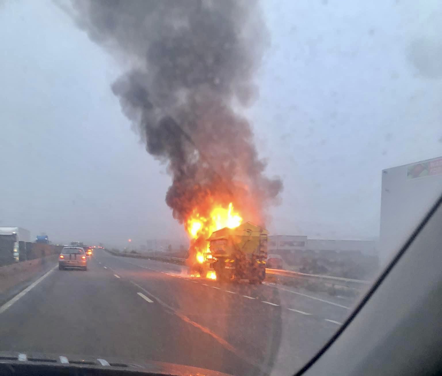Incendiu auto pe centura municipiului București