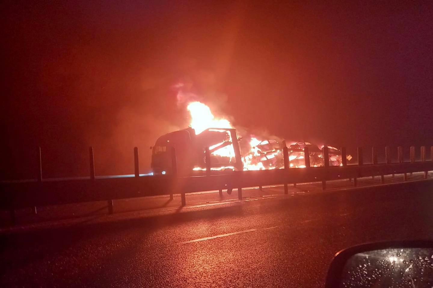 Incendiu auto pe autostrada A1 la km 534