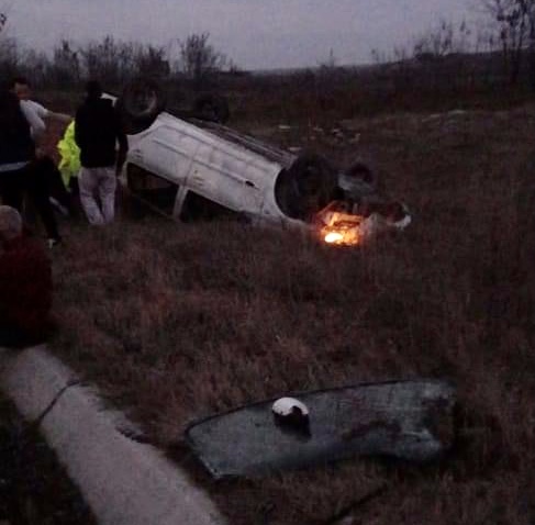 Autoturism răsturnat pe DN55 în zona localității Bratovoești