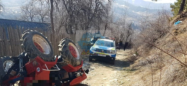 Tractor răsturnat pe raza localității Nereju