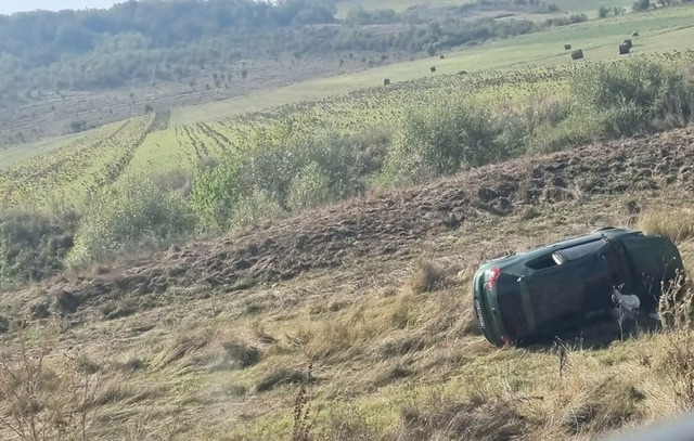 Un autoturism s-a răsturnat în afara localității Pietroaia din județul Dolj