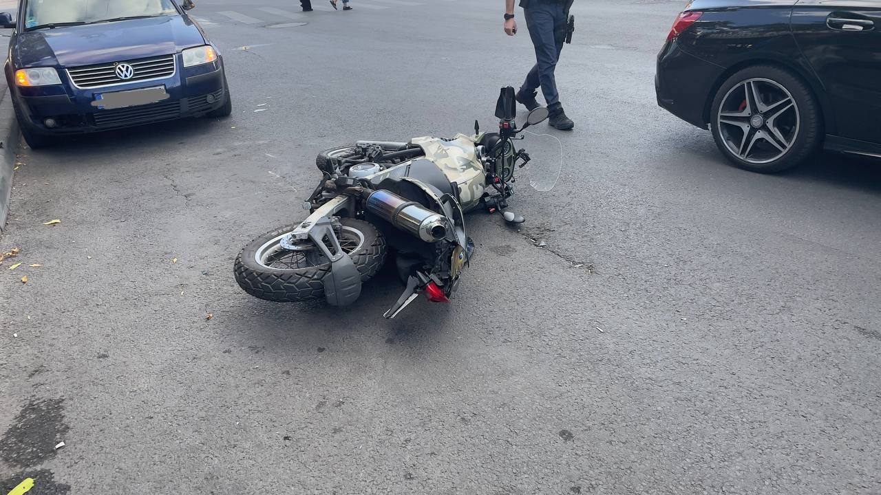Video! Accident moto pe strada Mihail Sebastian din București